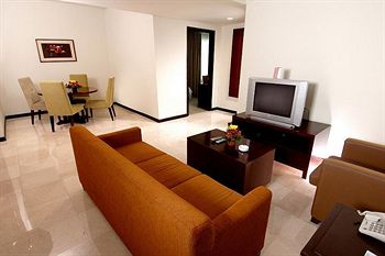 Imagen del bar/restaurante del Hotel Claro Makassar (ex Grand Clarion Hotel y Convention). Foto 3