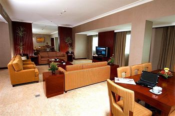 Imagen del bar/restaurante del Hotel Claro Makassar (ex Grand Clarion Hotel y Convention). Foto 4
