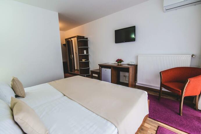 Imagen general del Hotel Class, Brezoi. Foto 3