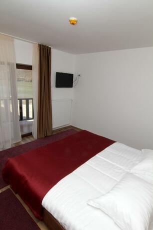 Imagen general del Hotel Class, Brezoi. Foto 11