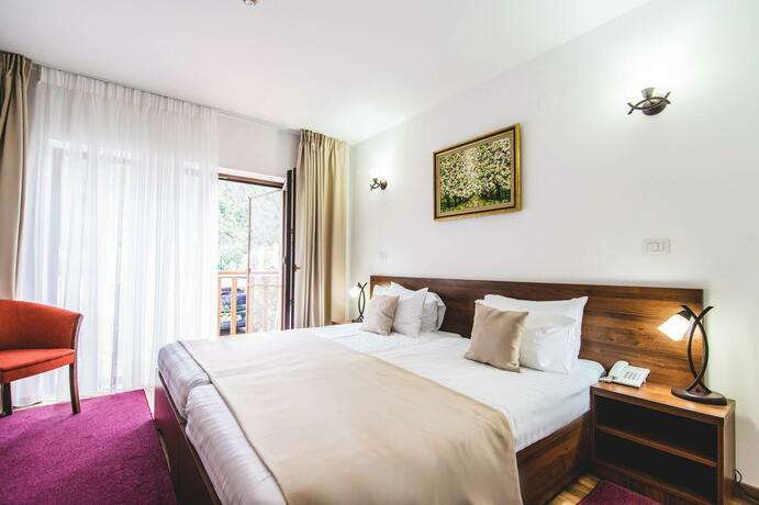 Imagen general del Hotel Class, Brezoi. Foto 13