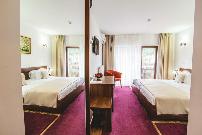 Imagen general del Hotel Class, Brezoi. Foto 18