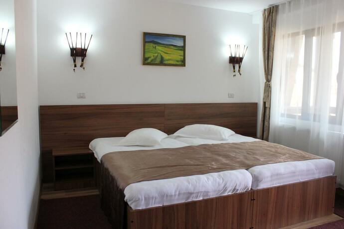Imagen general del Hotel Class, Brezoi. Foto 30