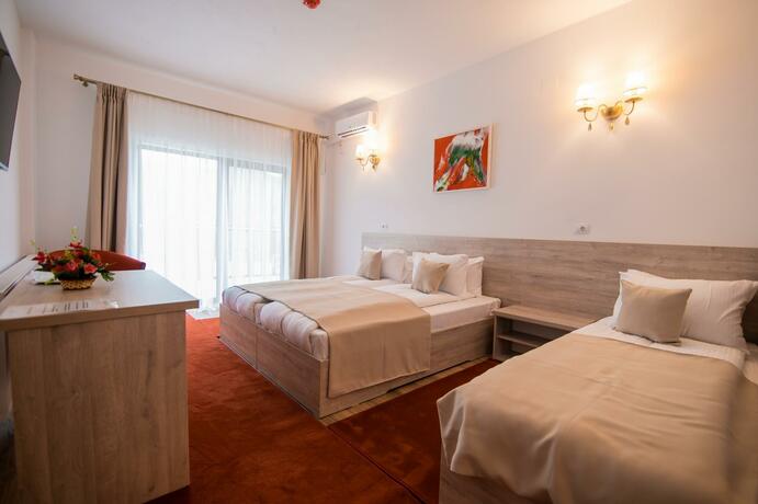 Imagen general del Hotel Class, Brezoi. Foto 38