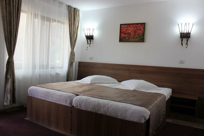 Imagen general del Hotel Class, Brezoi. Foto 42