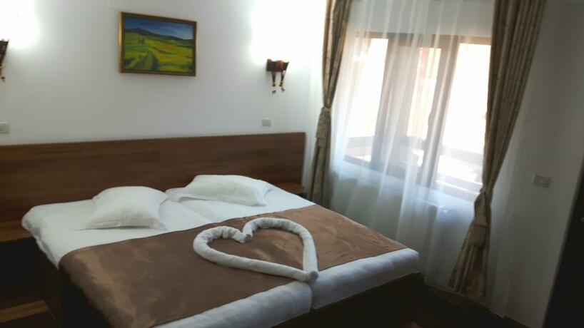 Imagen general del Hotel Class, Brezoi. Foto 43
