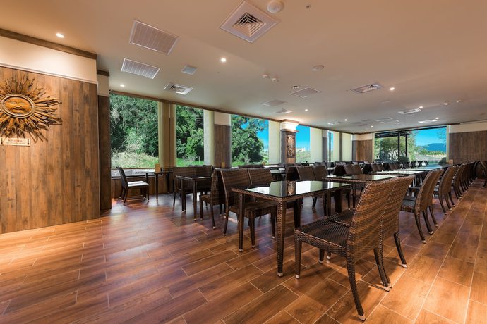Imagen del bar/restaurante del Hotel Classic Fantastic Places. Foto 4