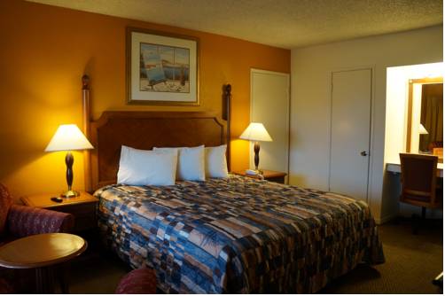 Imagen de la habitación del Hotel Classic Inn Red Bluff. Foto 11