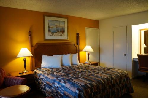 Imagen de la habitación del Hotel Classic Inn Red Bluff. Foto 12