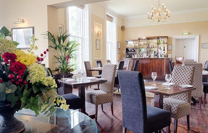 Imagen del bar/restaurante del Hotel Classic Lodges - Solberge Hall. Foto 2