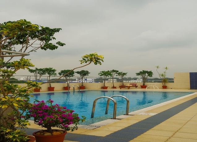 Imagen de la piscina del Hotel Classic Sarovar Portico Trivandrum. Foto 19