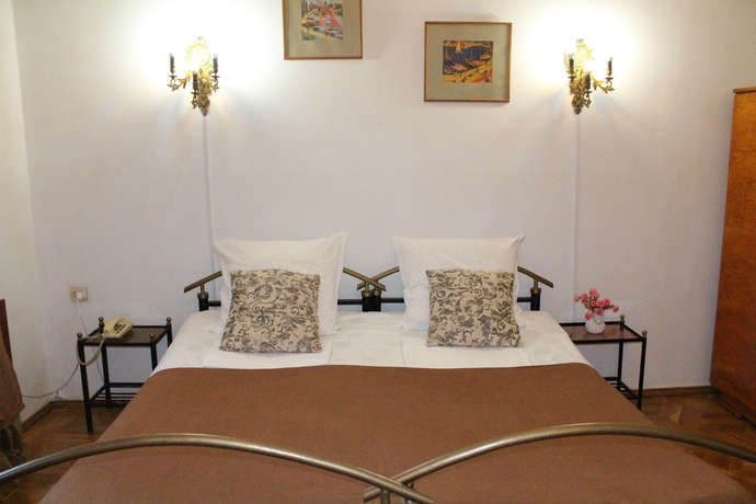 Imagen de la habitación del Hotel Classic, Tbilisi. Foto 2