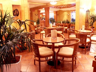 Imagen del bar/restaurante del Hotel Classic, Tirana. Foto 2