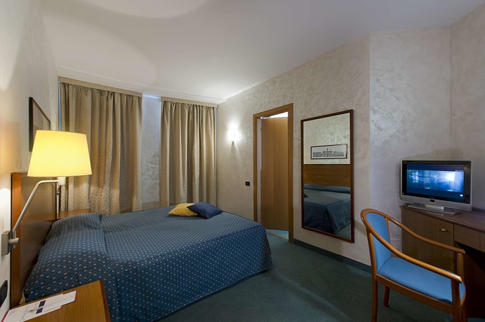 Imagen de la habitación del Hotel Classic Tulipano. Foto 8