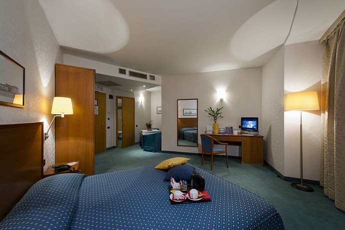 Imagen de la habitación del Hotel Classic Tulipano. Foto 10