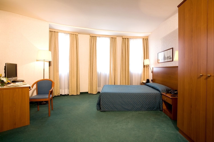 Imagen de la habitación del Hotel Classic Tulipano. Foto 11