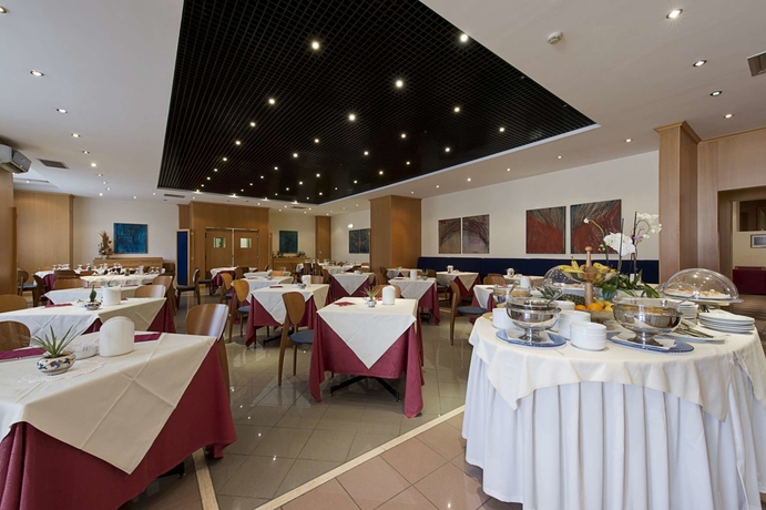 Imagen del bar/restaurante del Hotel Classic Tulipano. Foto 2