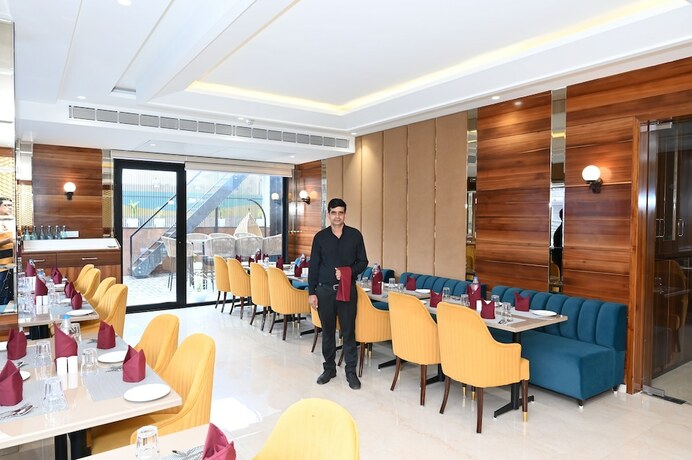Imagen del bar/restaurante del Hotel Classio Royale By Pineberrys. Foto 13