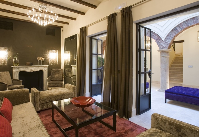 Imagen del bar/restaurante del Hotel Claude Marbella. Foto 2