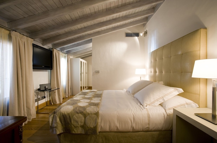 Imagen de la habitación del Hotel Claude Marbella. Foto 11