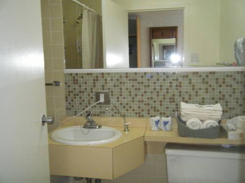 Imagen de la habitación del Hotel Claymore Inn And Suites. Foto 3