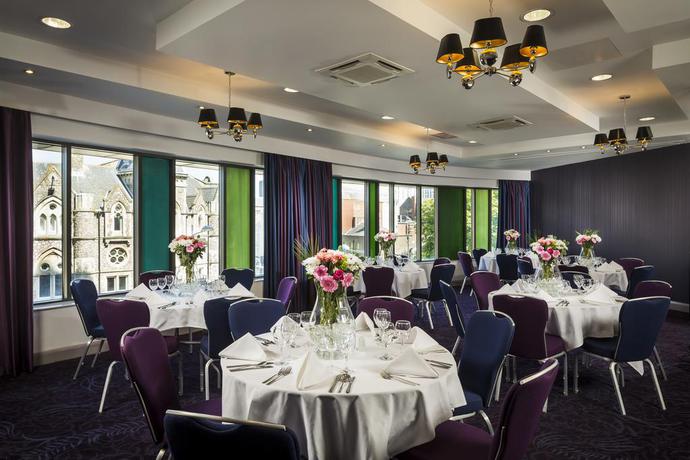 Imagen del bar/restaurante del Hotel Clayton Cardiff. Foto 2