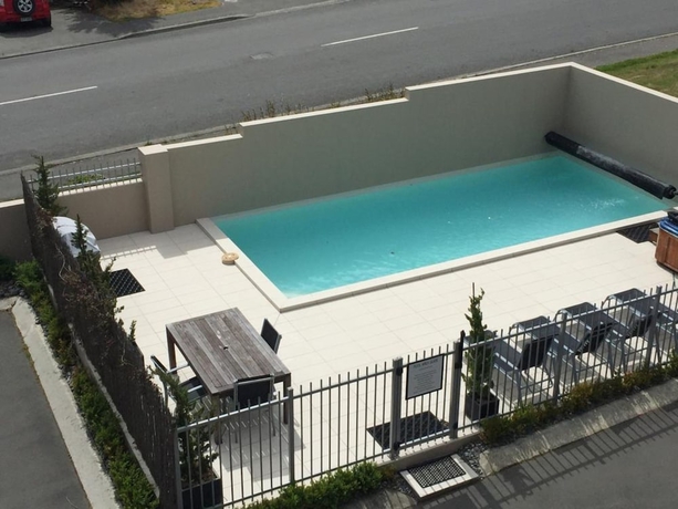 Imagen de la piscina del Hotel Clear Ridge Apartments. Foto 17