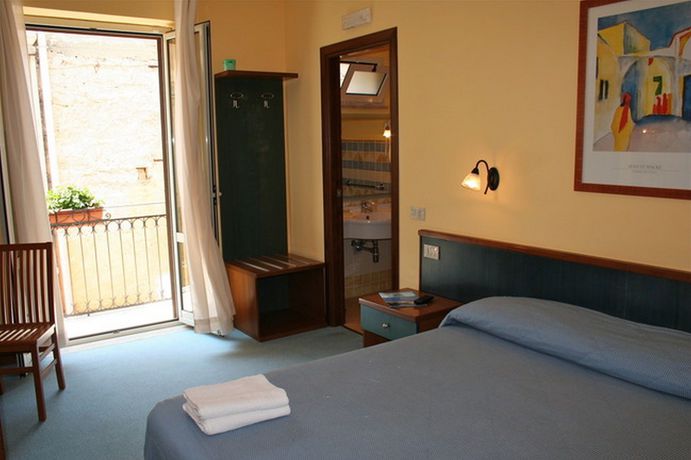 Imagen del bar/restaurante del Hotel Clelia. Foto 3