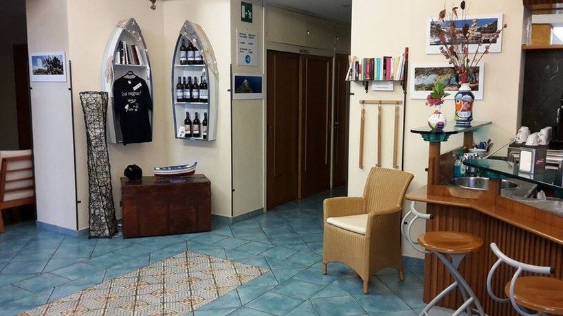 Imagen de los interiores del Hotel Clelia. Foto 8