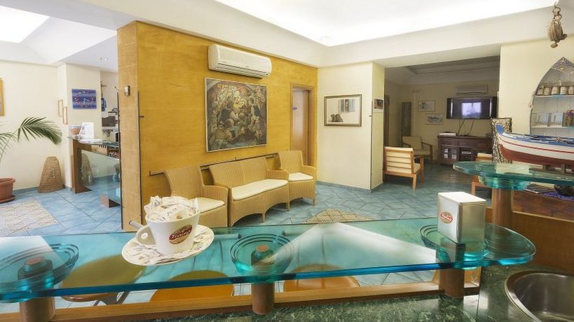 Imagen de los interiores del Hotel Clelia. Foto 9