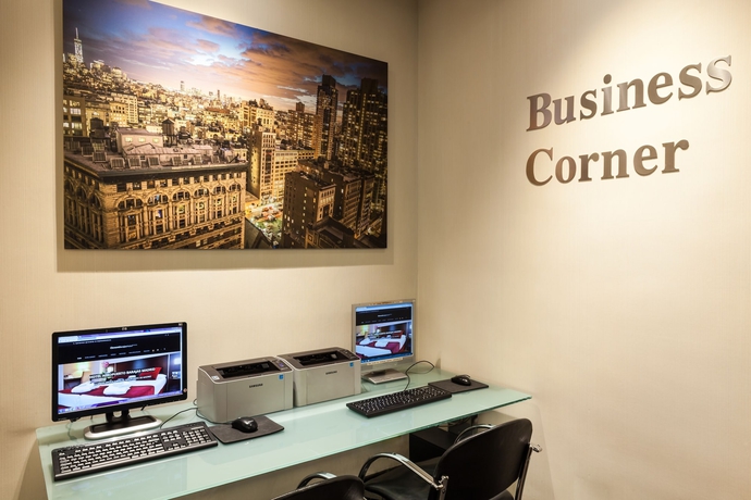 Imagen de los interiores del Hotel Clement Barajas. Foto 15