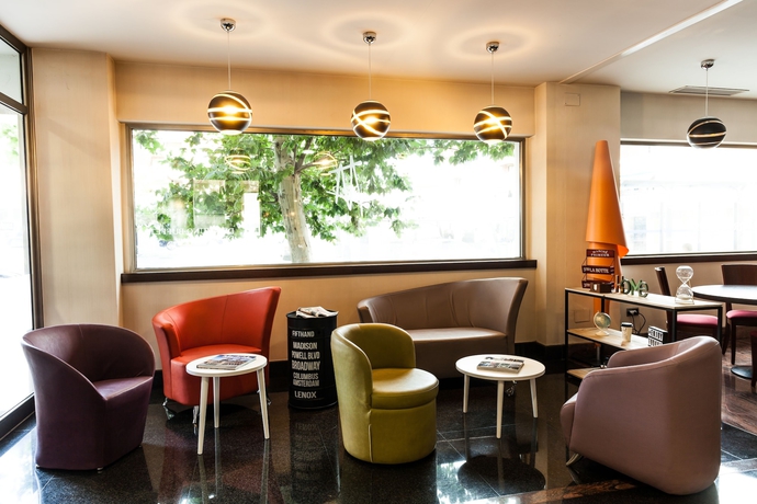 Imagen de los interiores del Hotel Clement Barajas. Foto 19