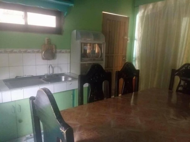 Imagen del bar/restaurante del Hotel Clemente's Garden and Resort. Foto 5