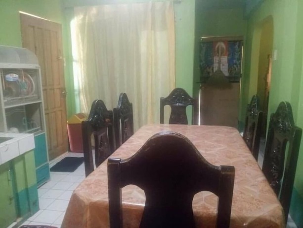 Imagen del bar/restaurante del Hotel Clemente's Garden and Resort. Foto 7