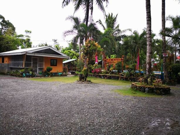 Imagen de los exteriores del Hotel Clemente's Garden and Resort. Foto 15