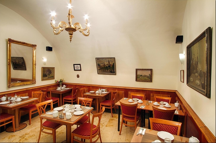 Imagen del bar/restaurante del Hotel Clementin. Foto 2