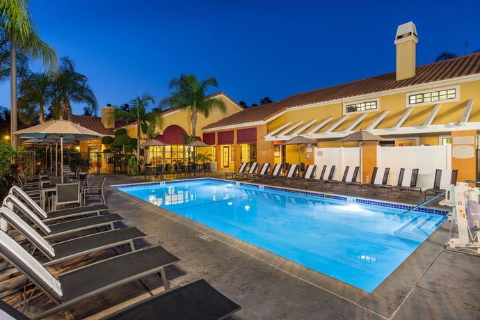 Imagen de la piscina del Hotel Clementine and Suites Anaheim. Foto 17
