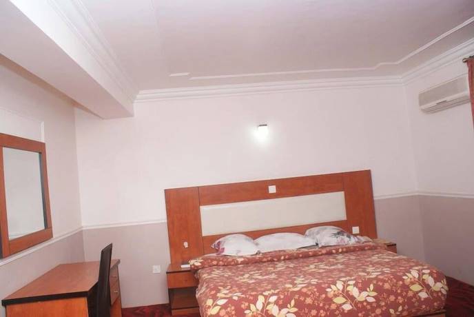 Imagen de la habitación del Hotel Clen Phils and Suites. Foto 11