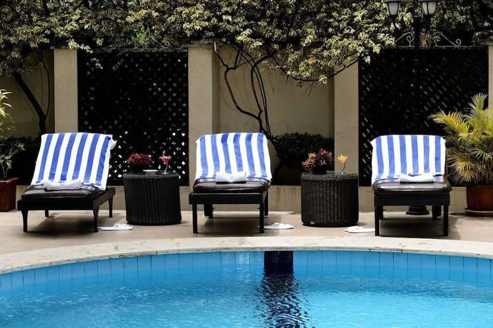 Imagen de la piscina del Hotel Clen Phils and Suites. Foto 20