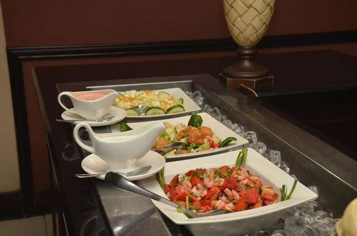 Imagen del bar/restaurante del Hotel Clen Phils and Suites. Foto 3