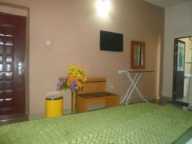 Imagen de la habitación del Hotel Clen Phils and Suites. Foto 17