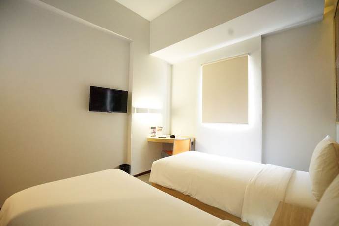 Imagen de la habitación del Hotel Cleo Jemursari. Foto 3