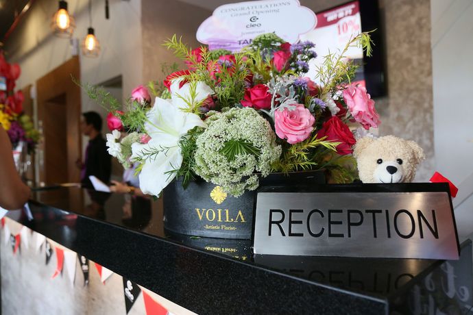 Imagen de los interiores del Hotel Cleo Jemursari. Foto 18