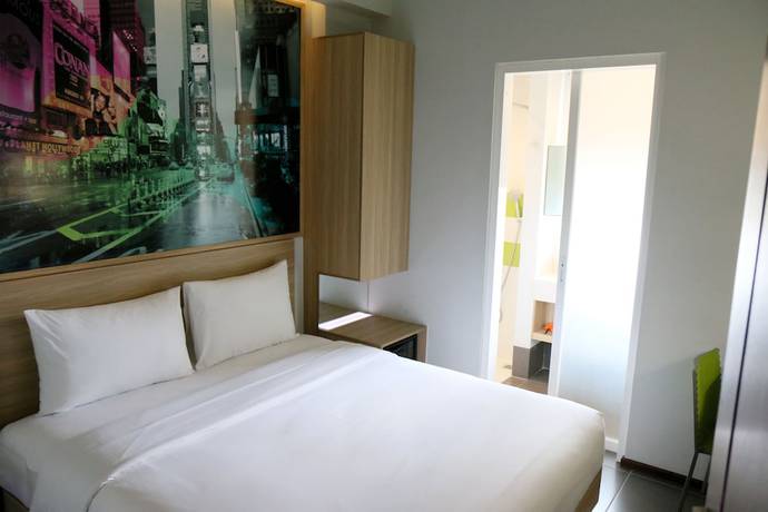 Imagen de la habitación del Hotel Cleo Jemursari. Foto 7