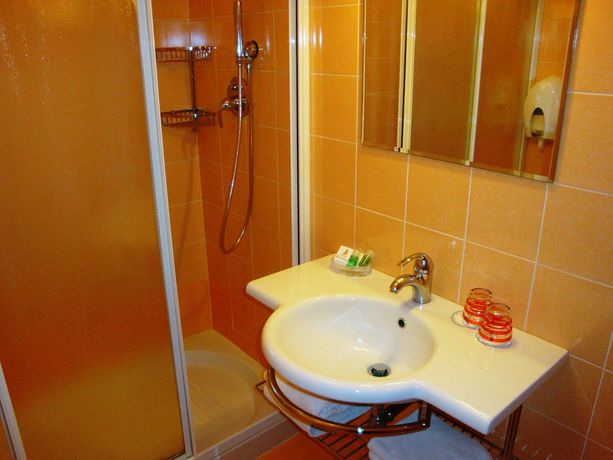 Imagen de la habitación del Hotel Cleofe. Foto 7