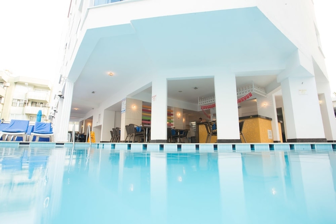 Imagen de la piscina del Hotel Cleopatra Golden Beach. Foto 17