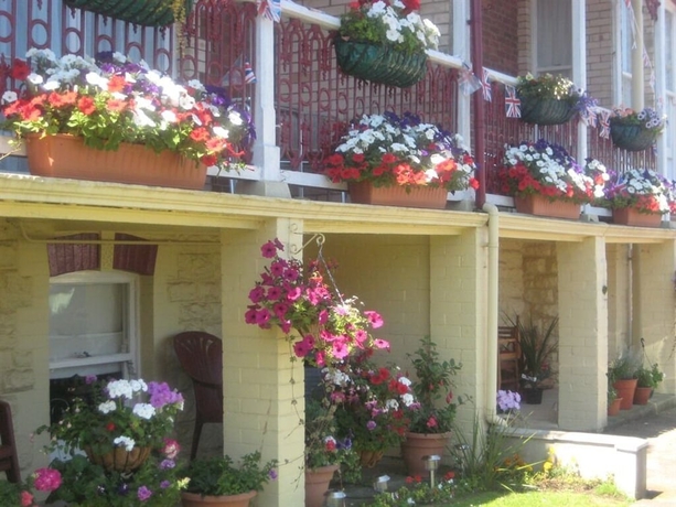 Imagen de los exteriores del Hotel Cleve Court. Foto 15