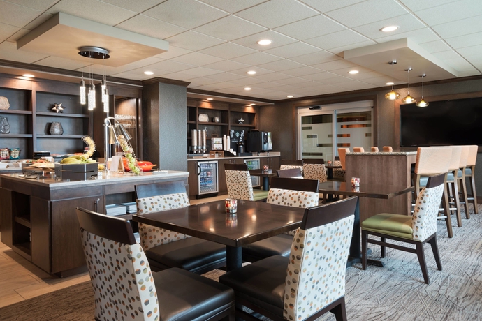 Imagen del bar/restaurante del Hotel Cleveland Marriott East. Foto 2