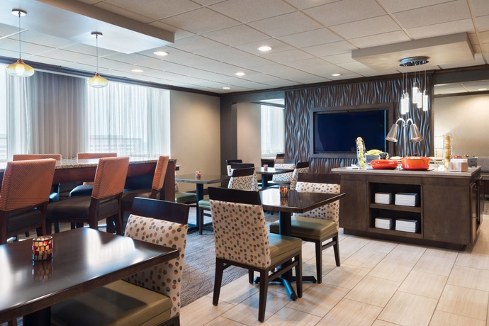 Imagen del bar/restaurante del Hotel Cleveland Marriott East. Foto 3