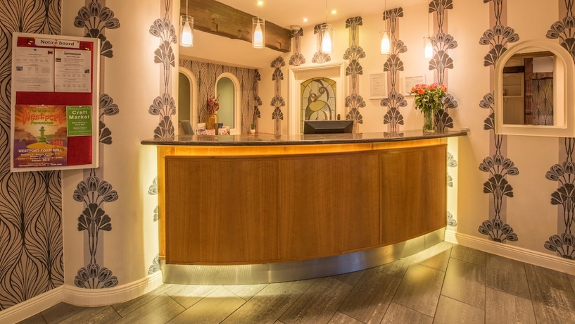 Imagen de los interiores del Hotel Clew Bay. Foto 17